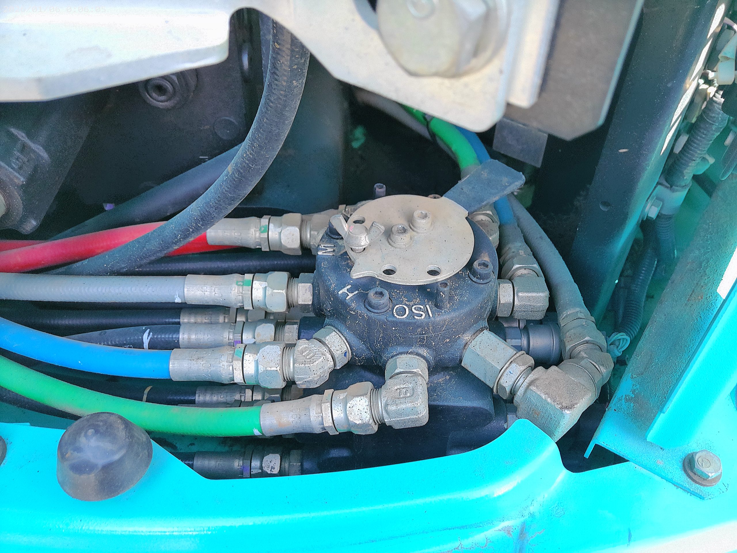 SK130UR-3（クレーン仕様、マルチ、3,220時間）