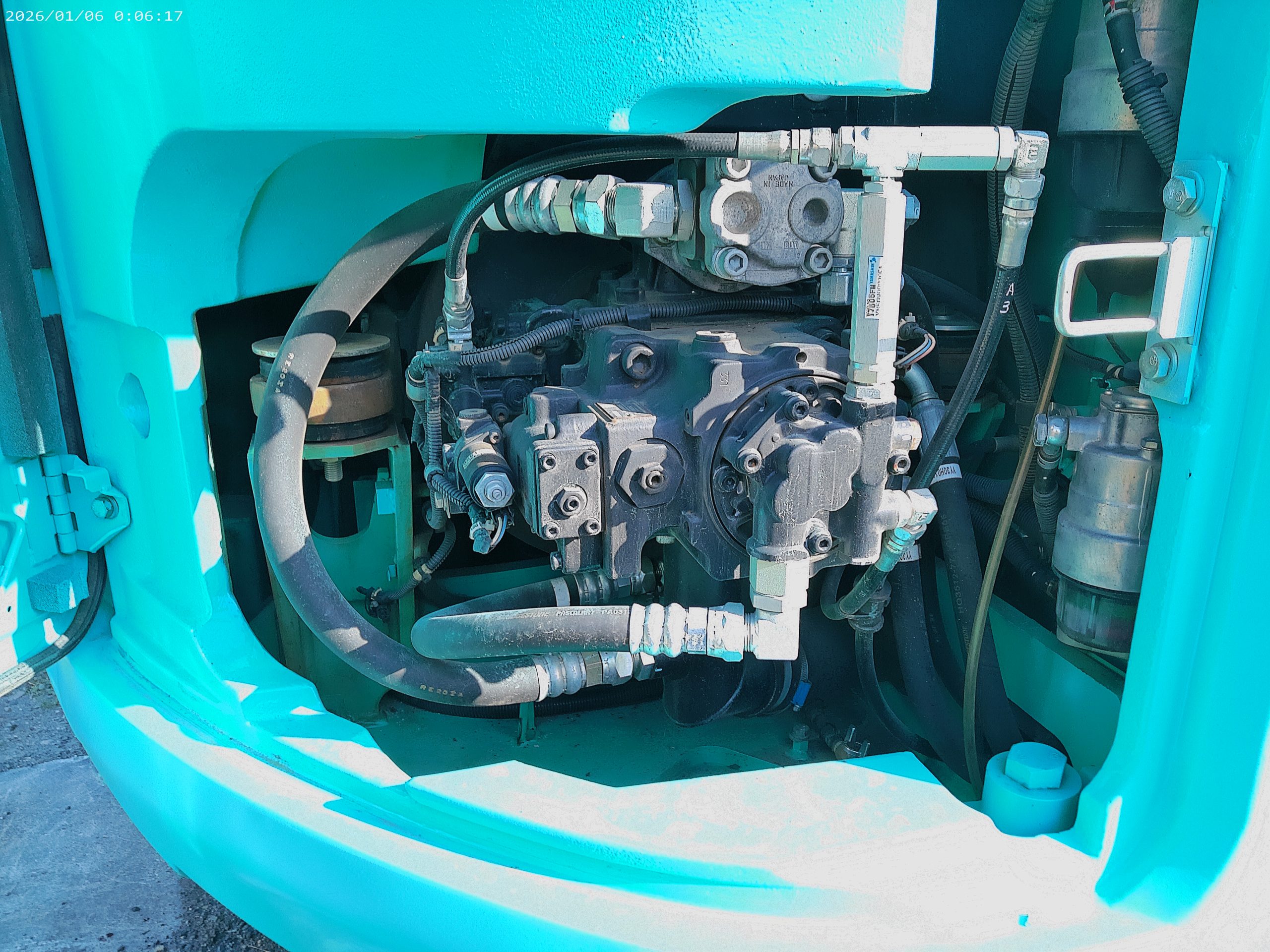 SK130UR-3（クレーン仕様、マルチ、3,220時間）